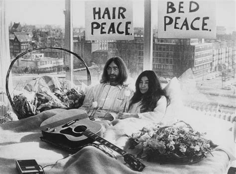 The story behind John Lennon and Yoko Onos banned nude。